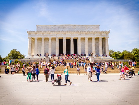 Image of the entrance of Lincoln Memorial